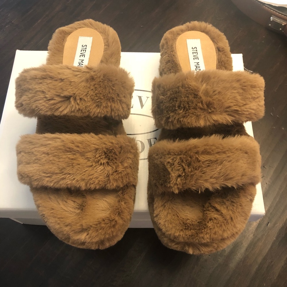 Steve Madden furry sandals